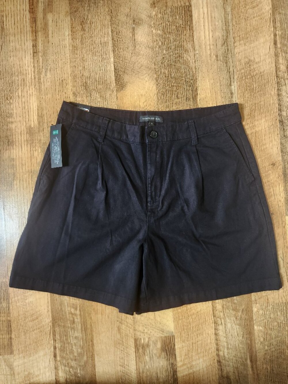 Banana Republic Women's Black Pleat Front Short Size 12